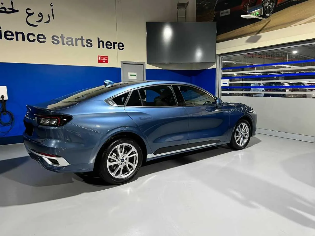 Car image 5