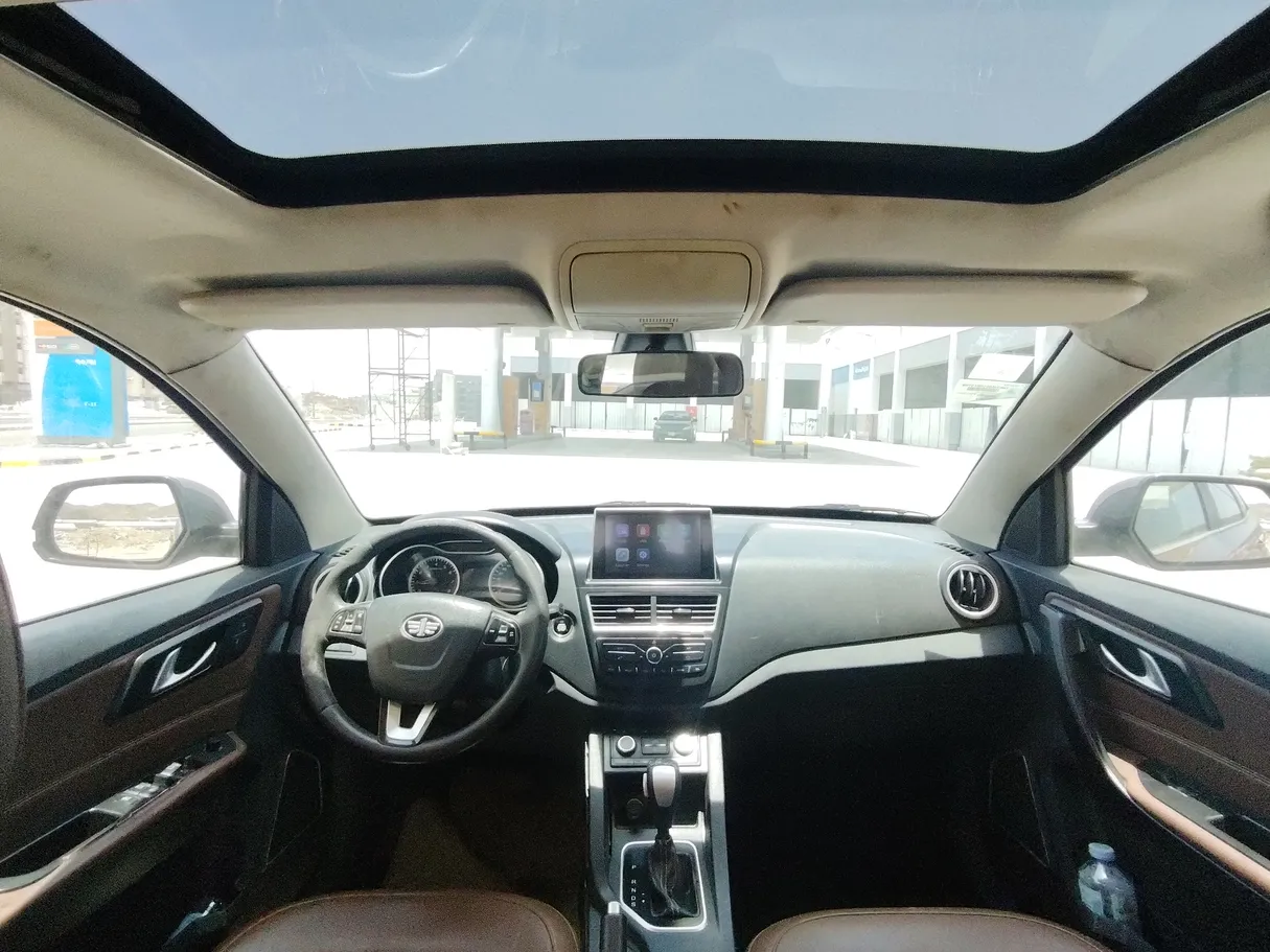 Car image 17
