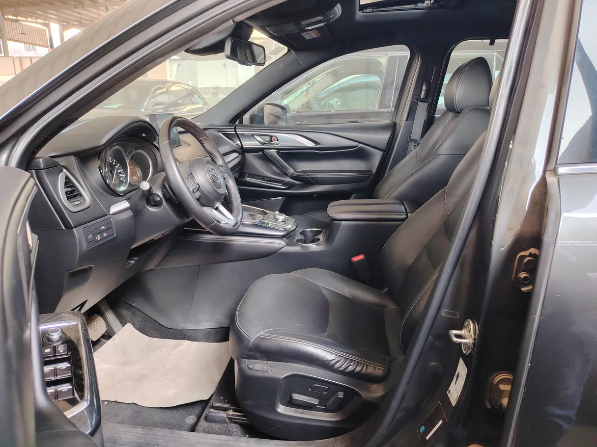 Car image 14