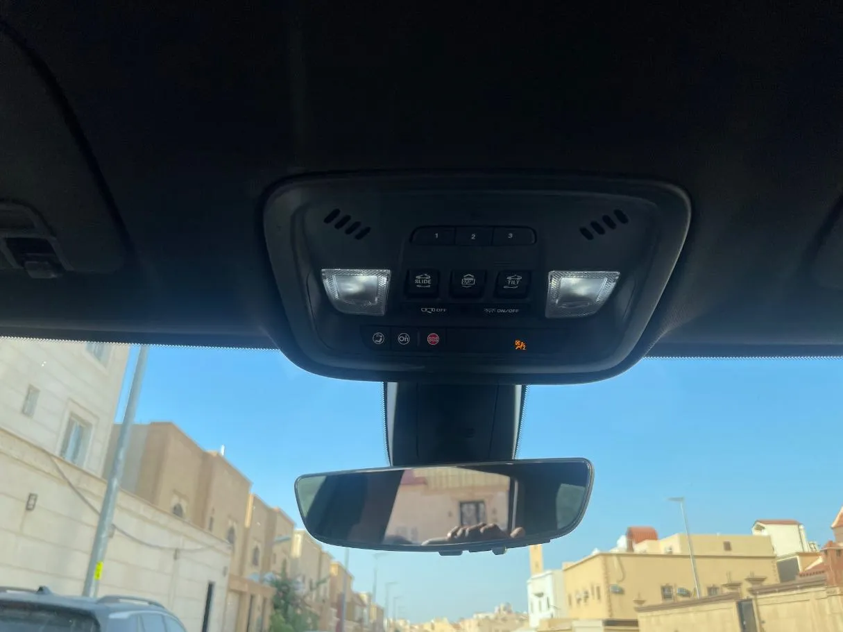 Car image 27