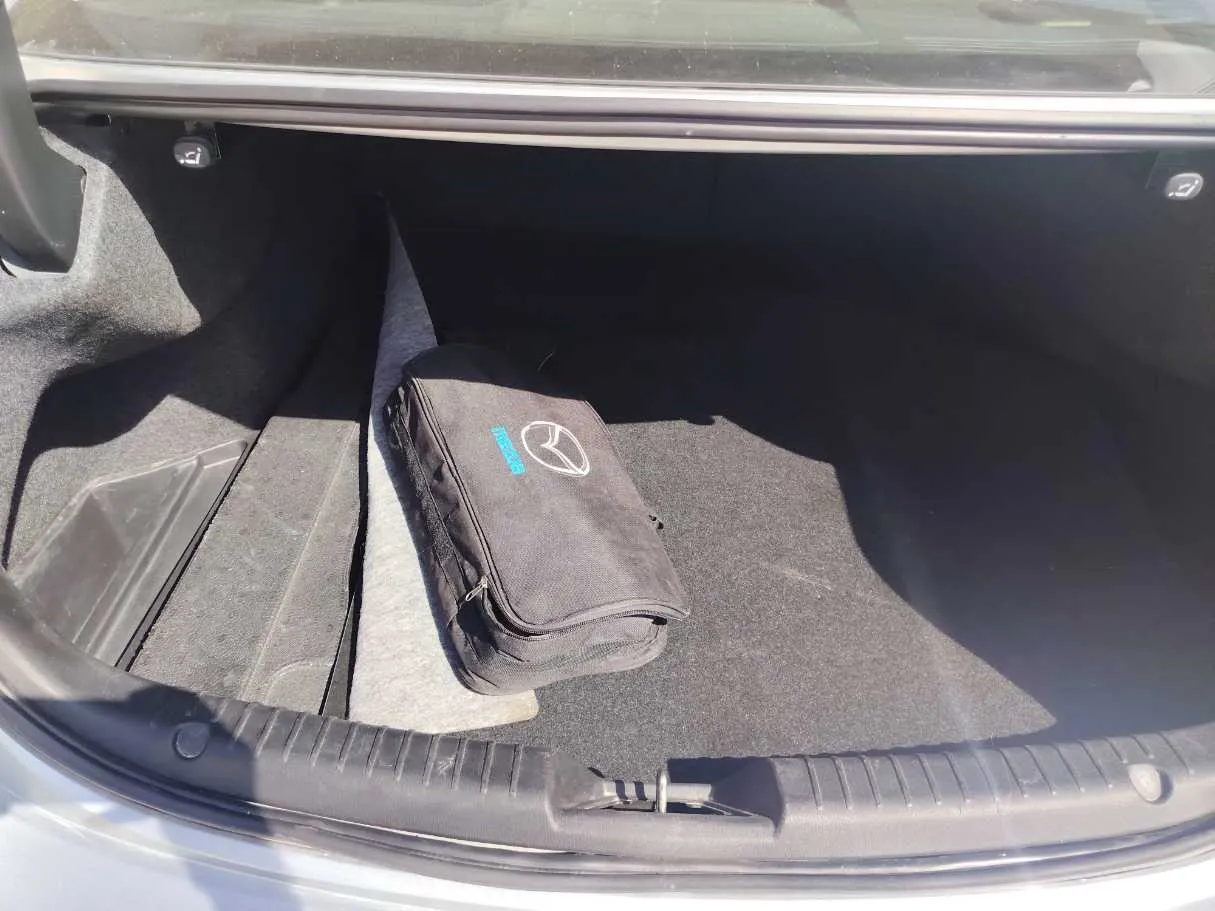 Car image 26