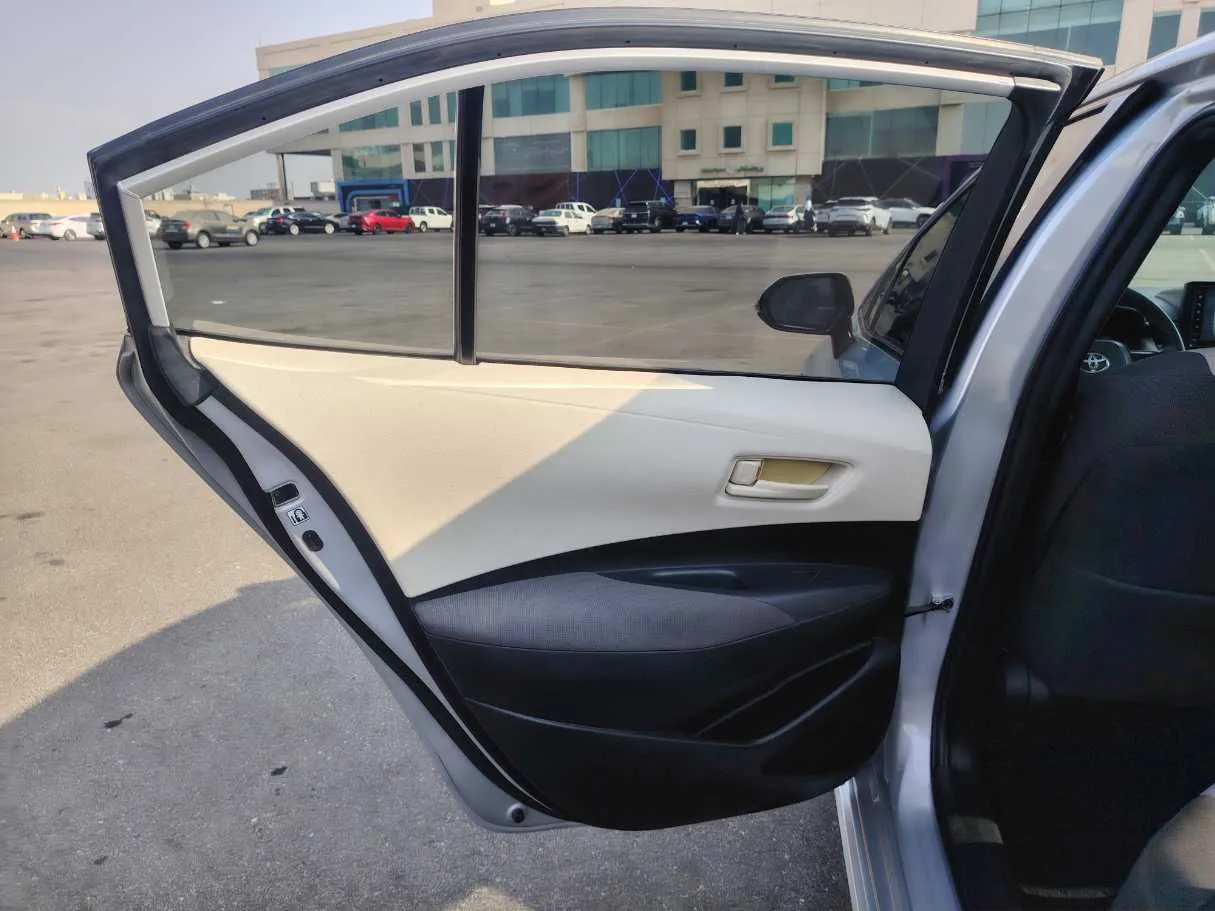Car image 14