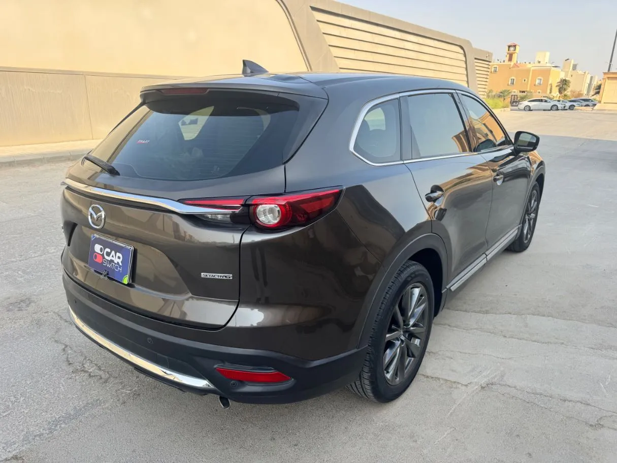 Car image 5