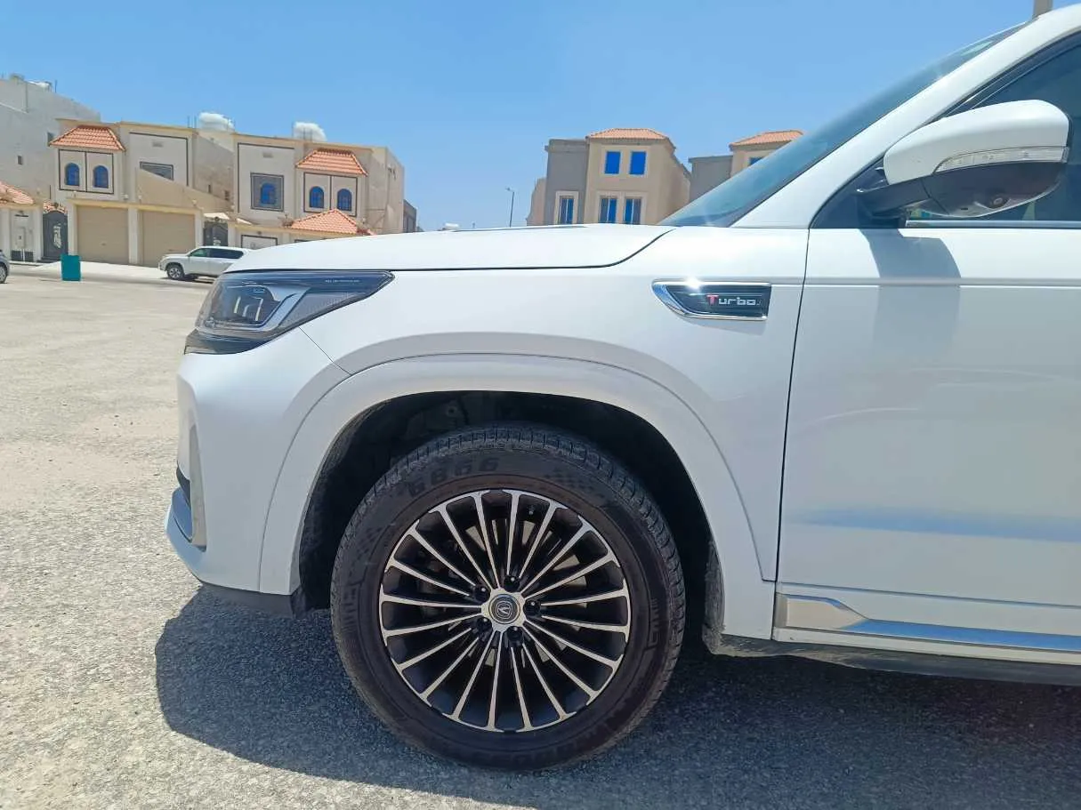 Car image 10