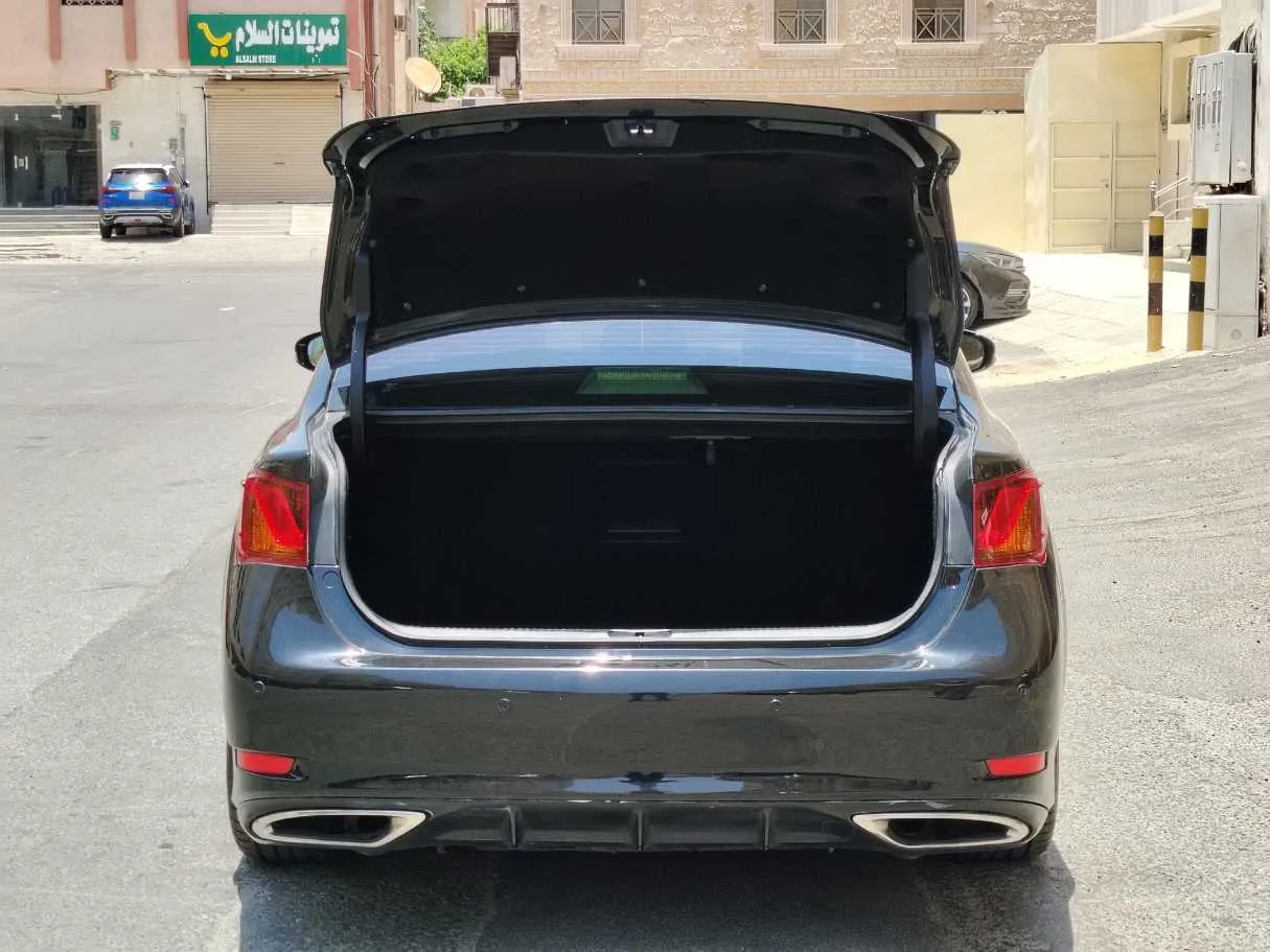 Car image 24