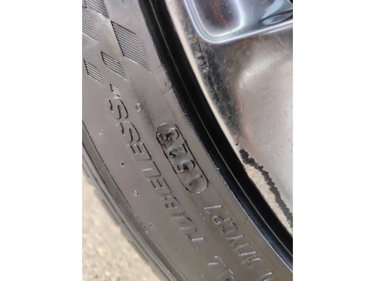 Car image 32