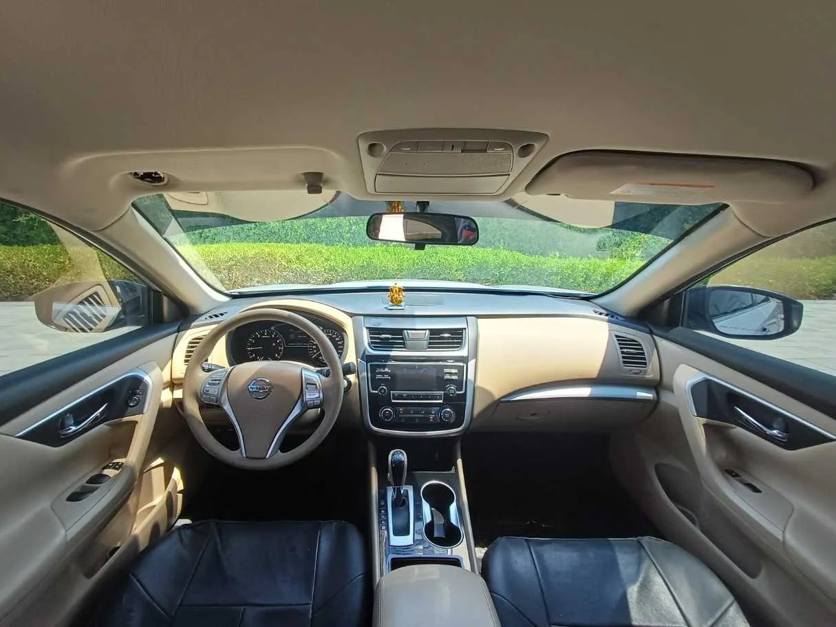 Car image 14