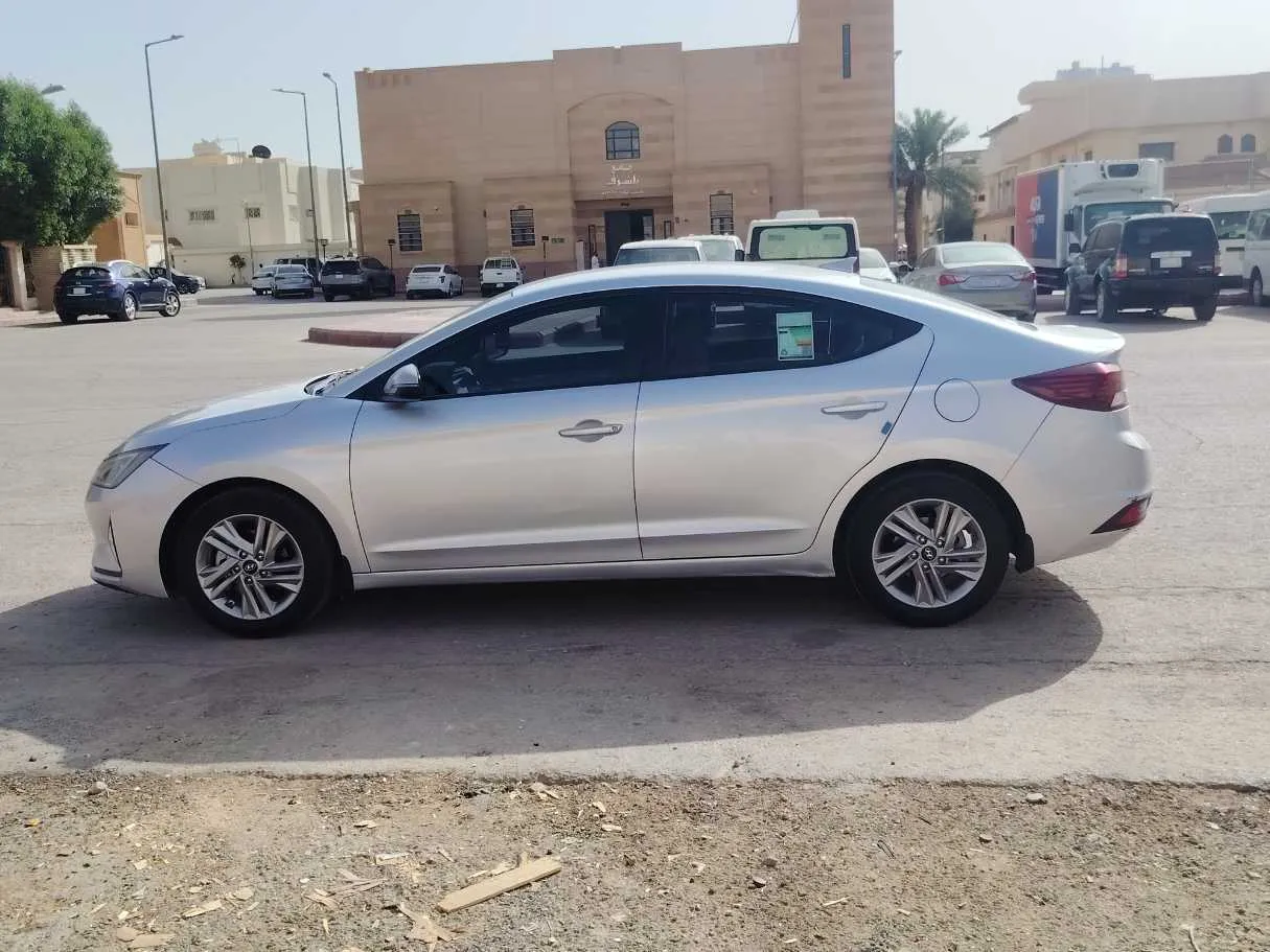 Car image 8