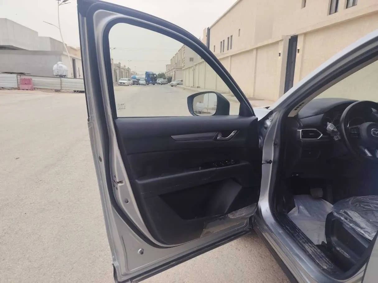Car image 11