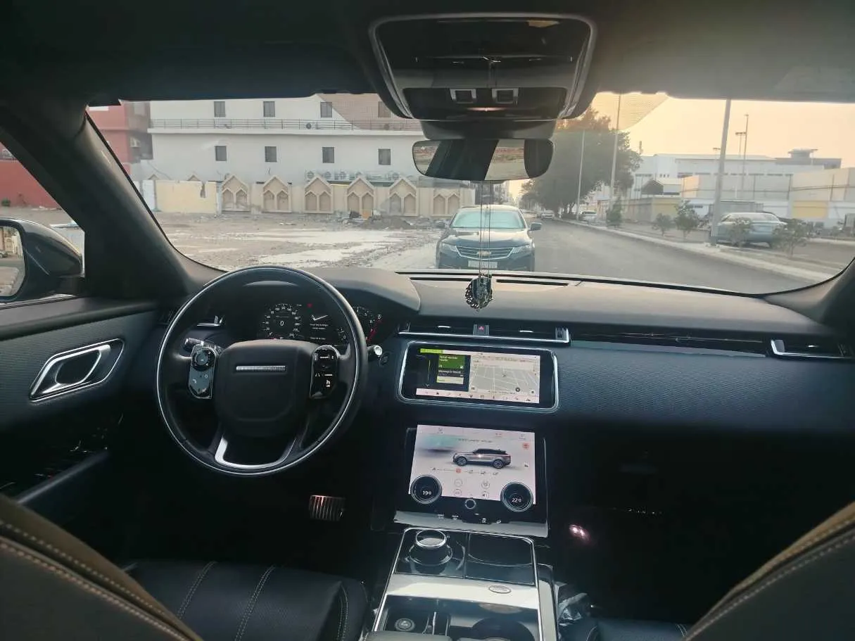 Car image 19