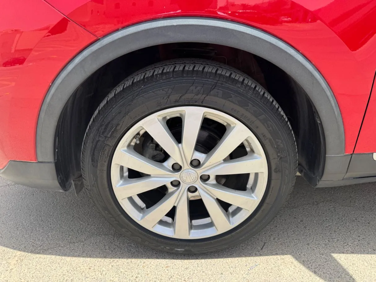 Car image 9