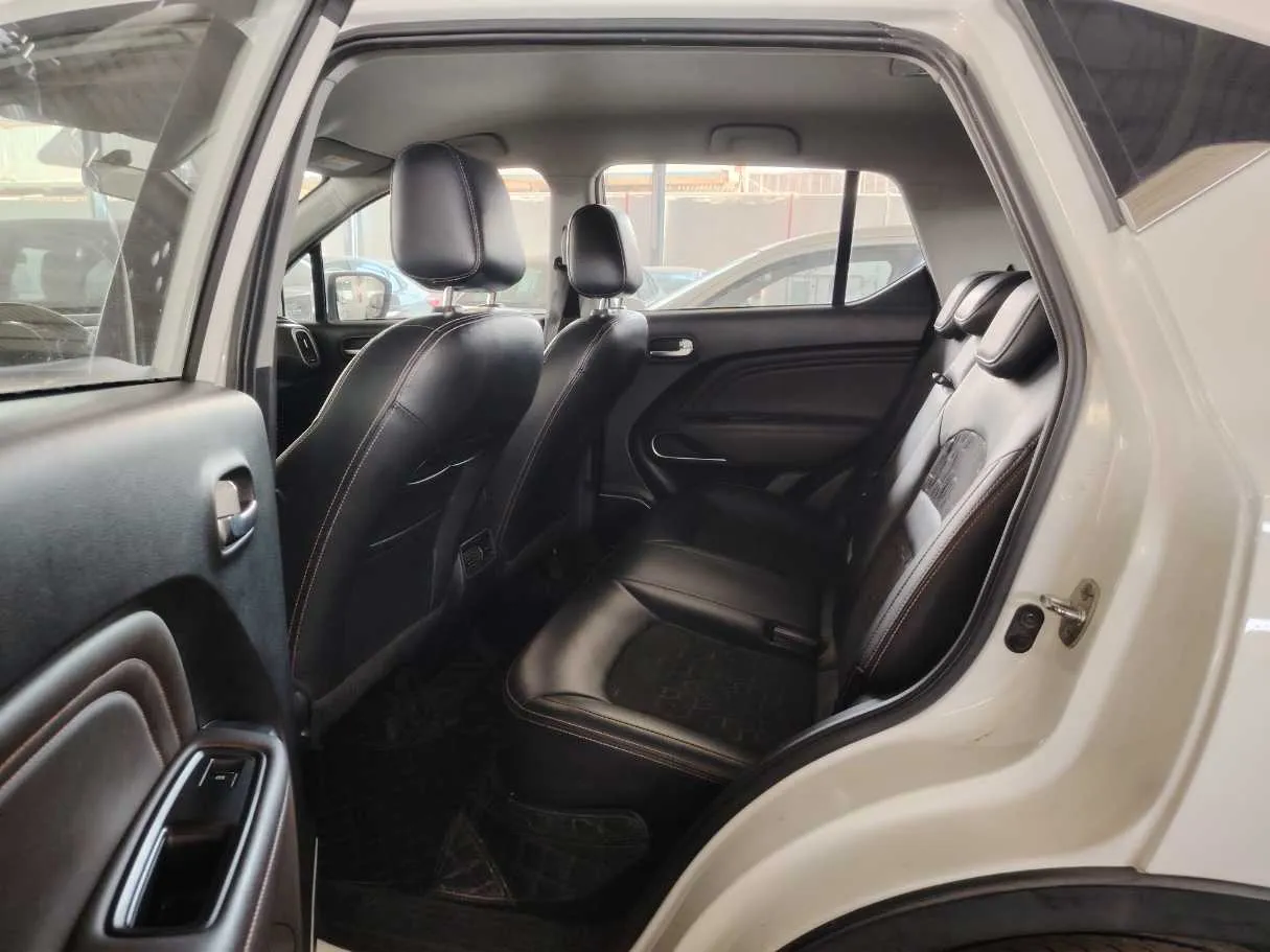Car image 15