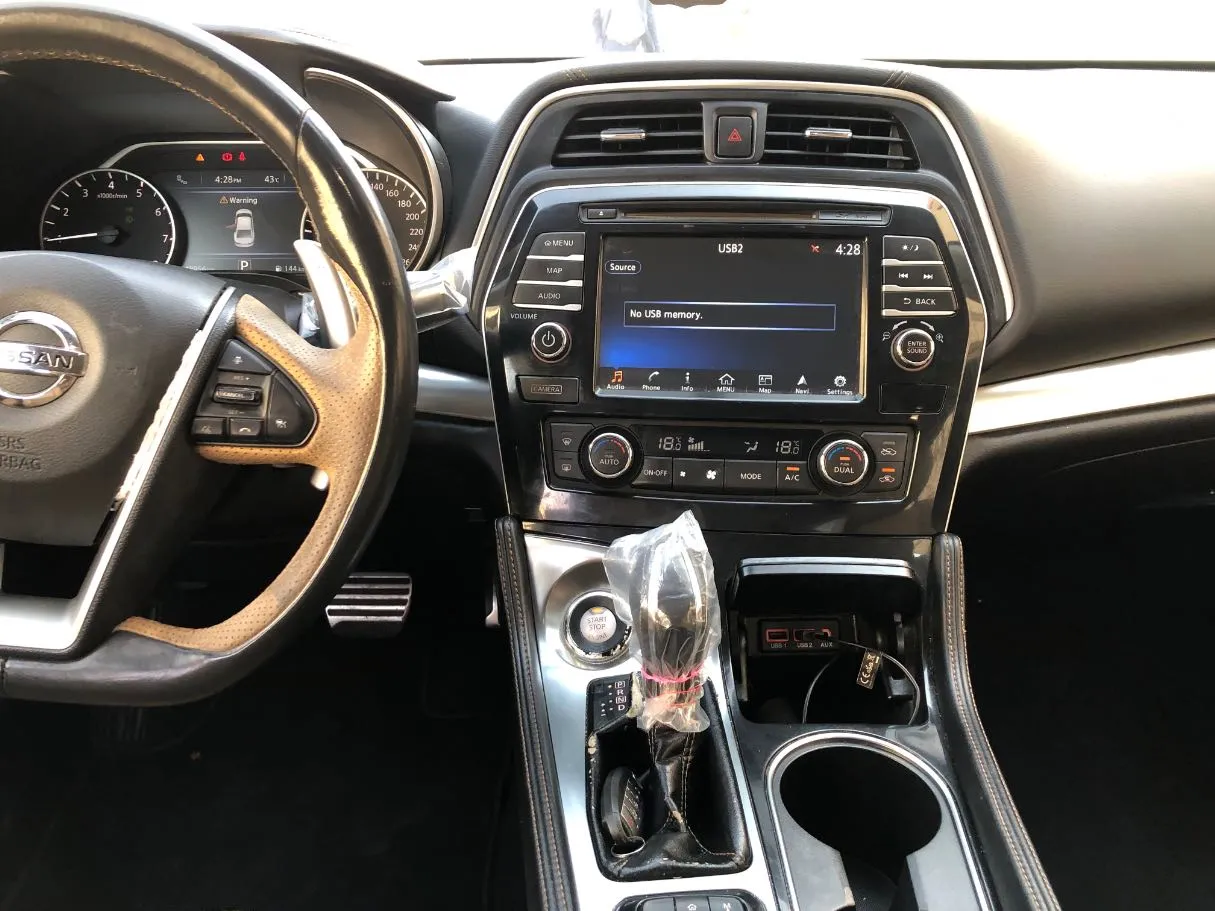 Car image 16