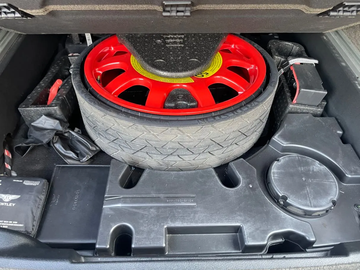 Car image 30