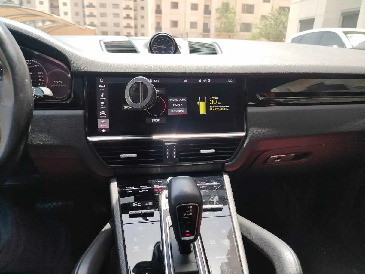 Car image 24