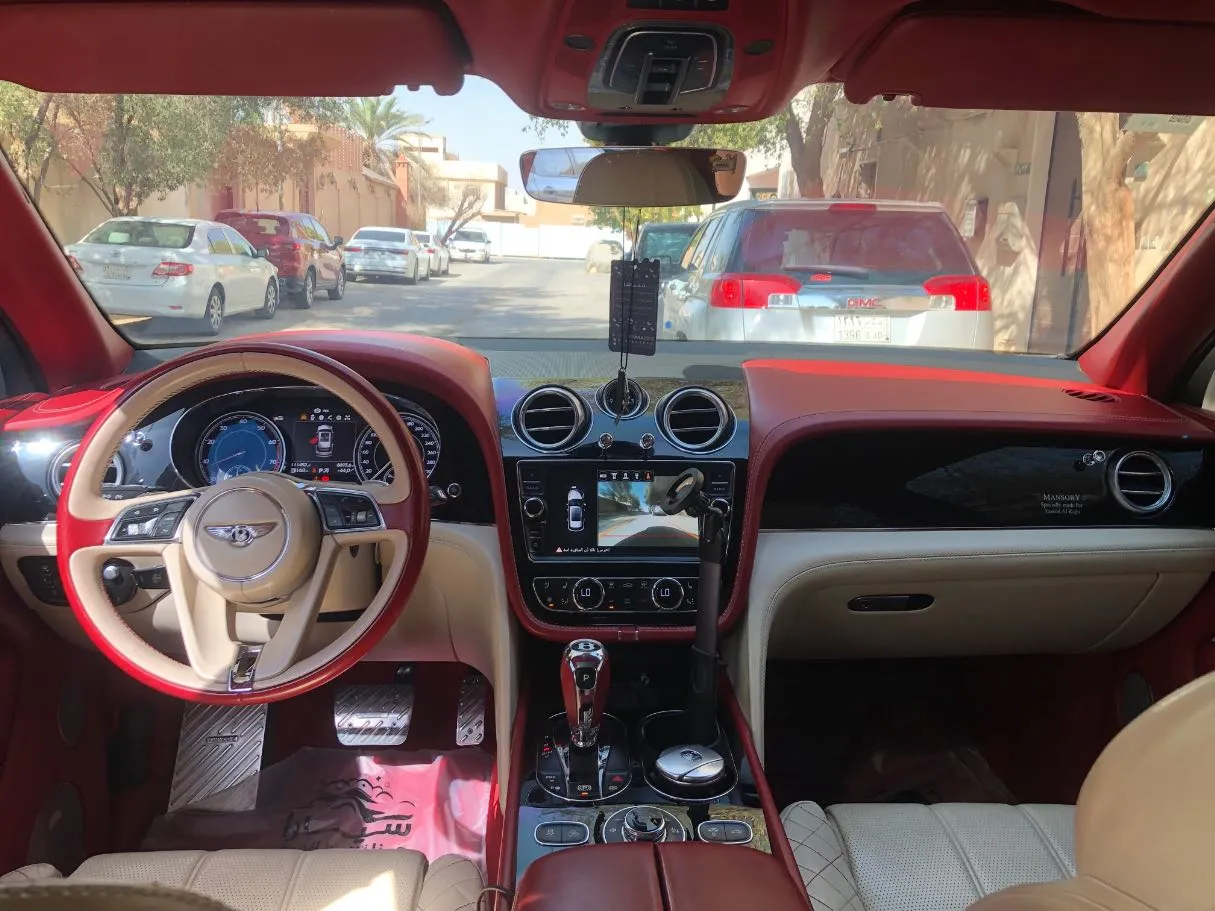 Car image 17