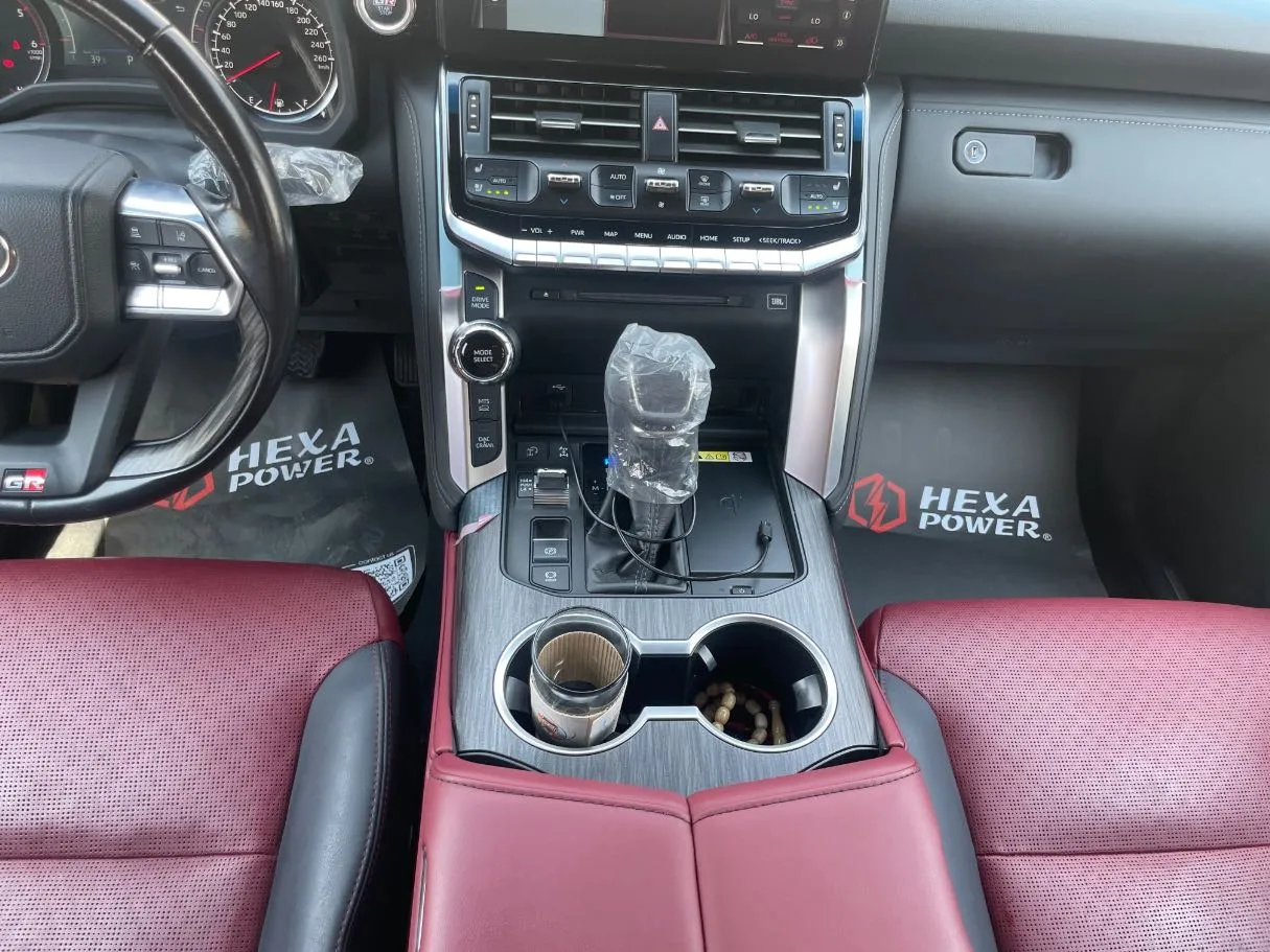 Car image 19