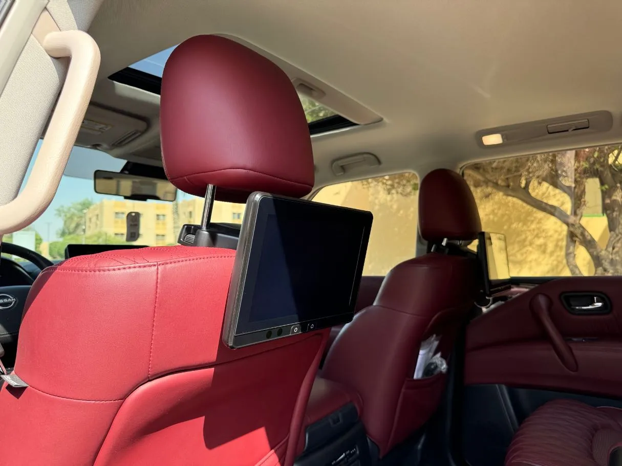Car image 18