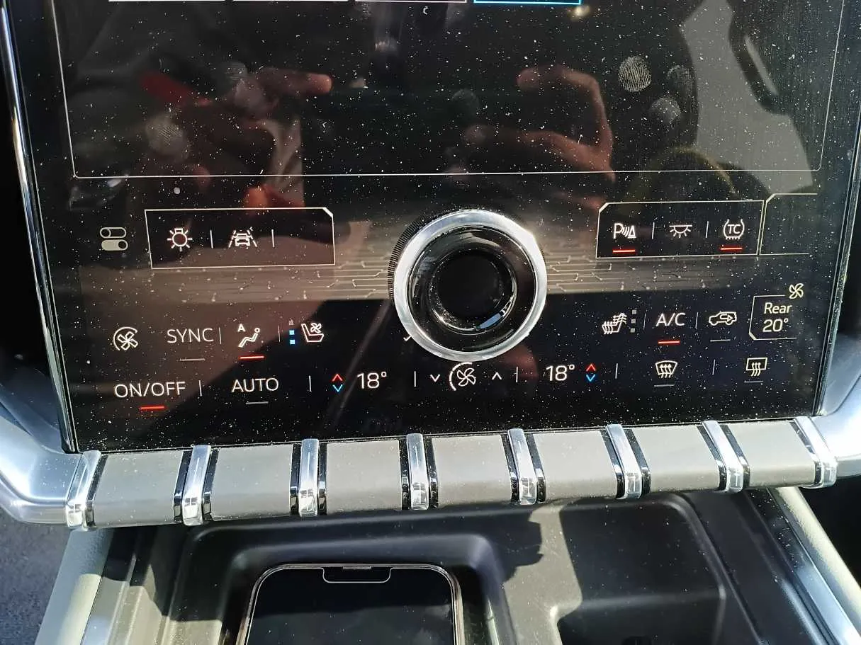 Car image 26
