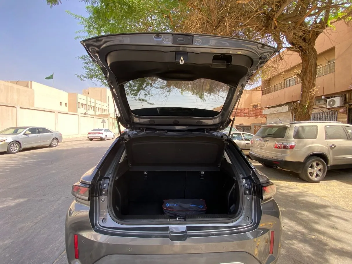 Car image 18