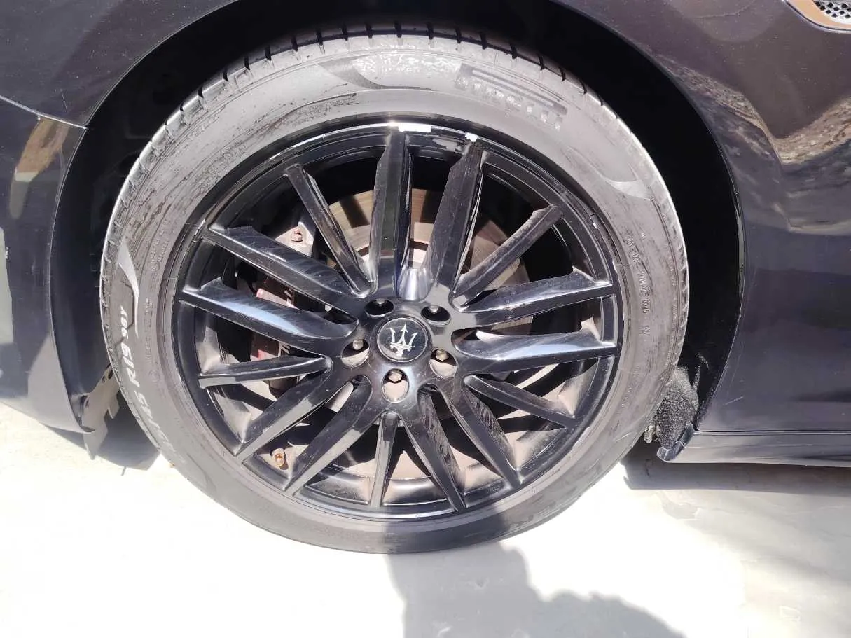 Car image 11