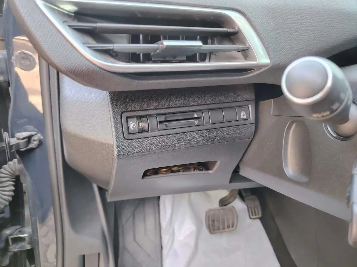 Car image 36