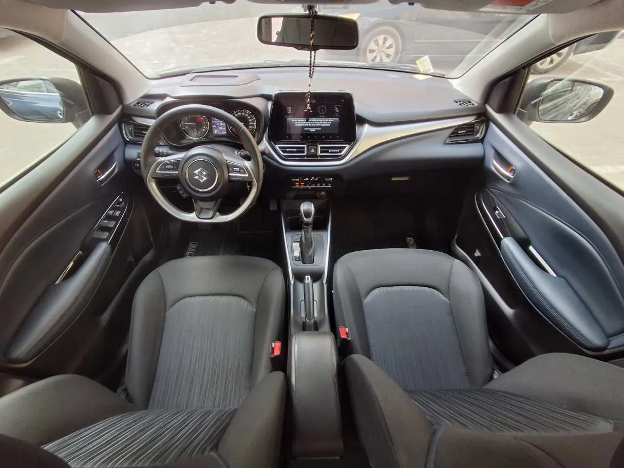 Car image 14