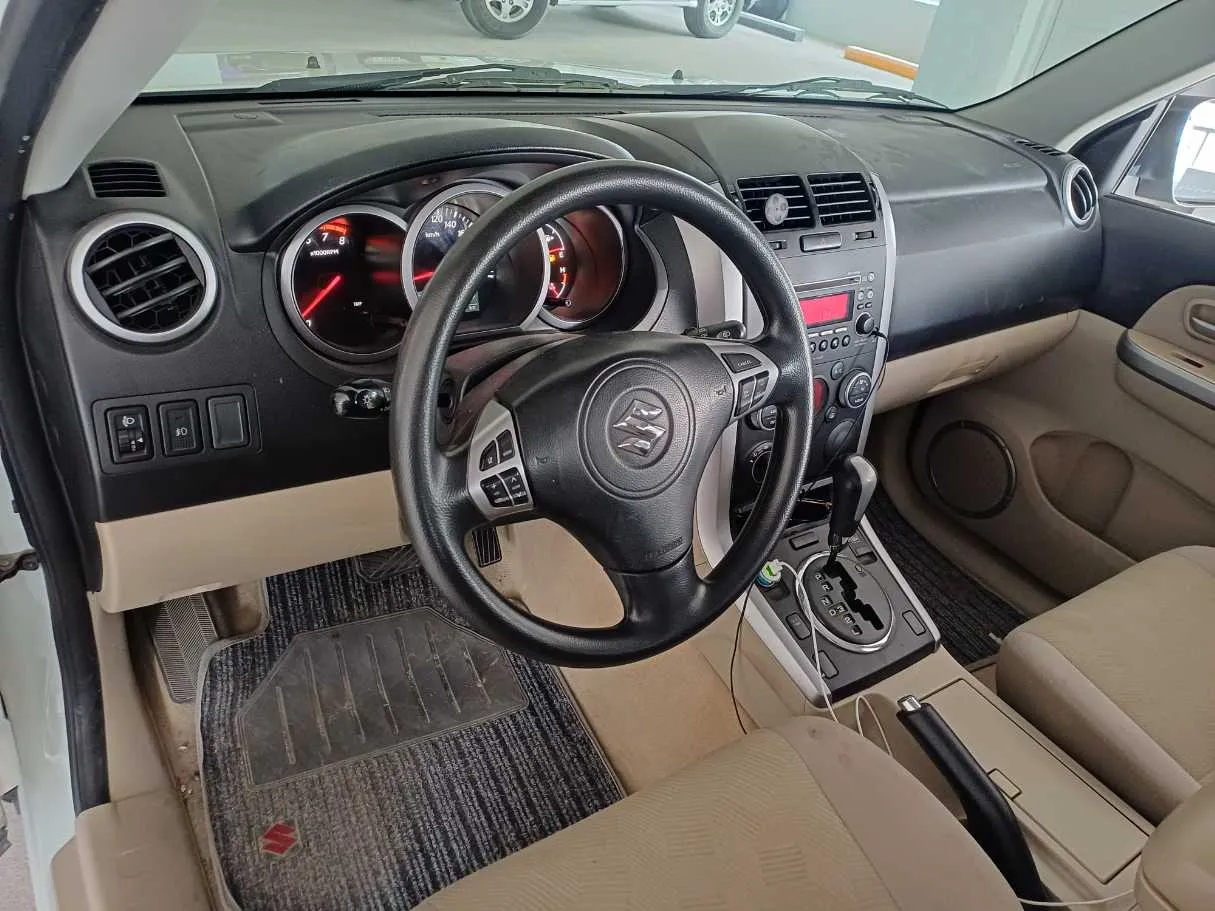 Car image 11