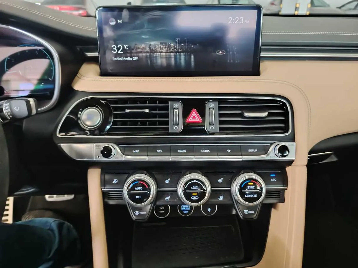 Car image 25