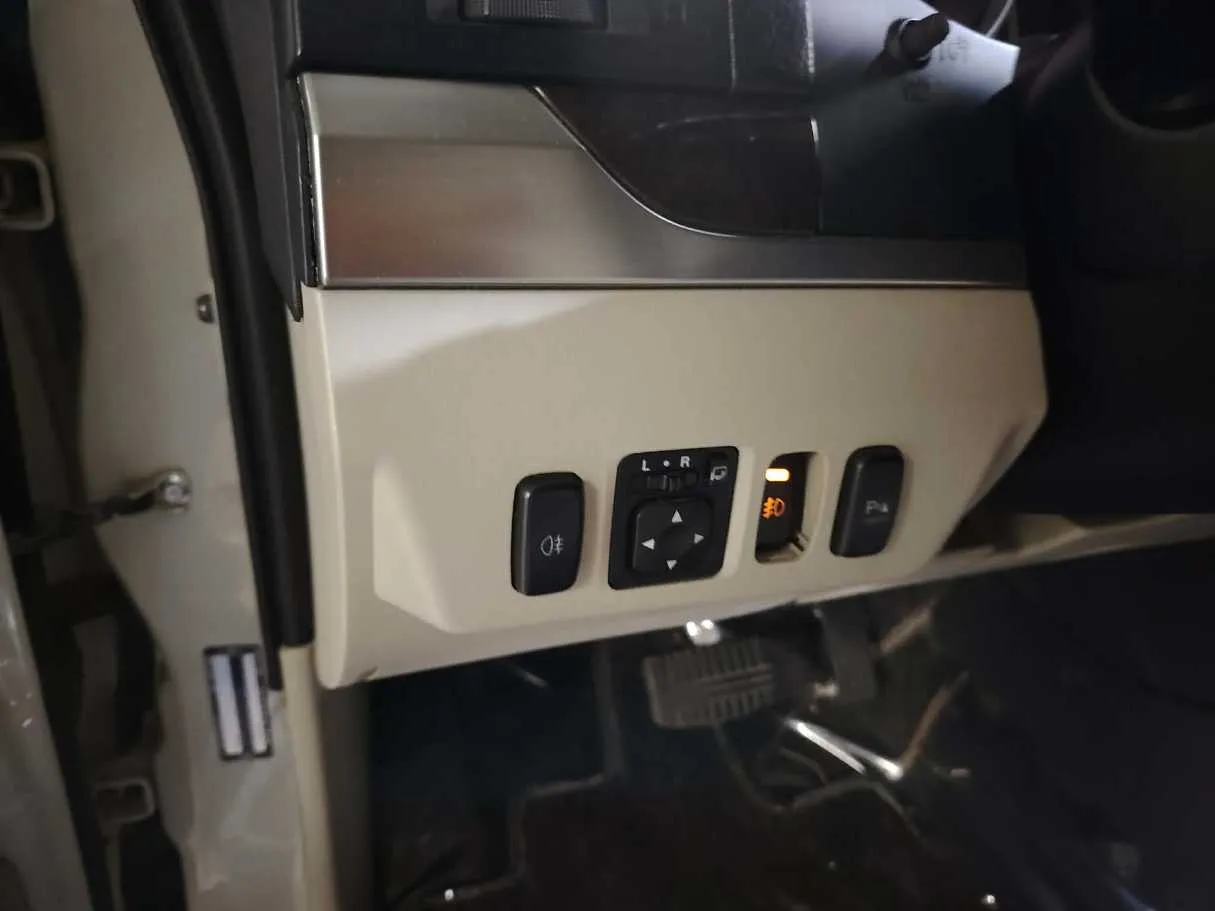 Car image 32
