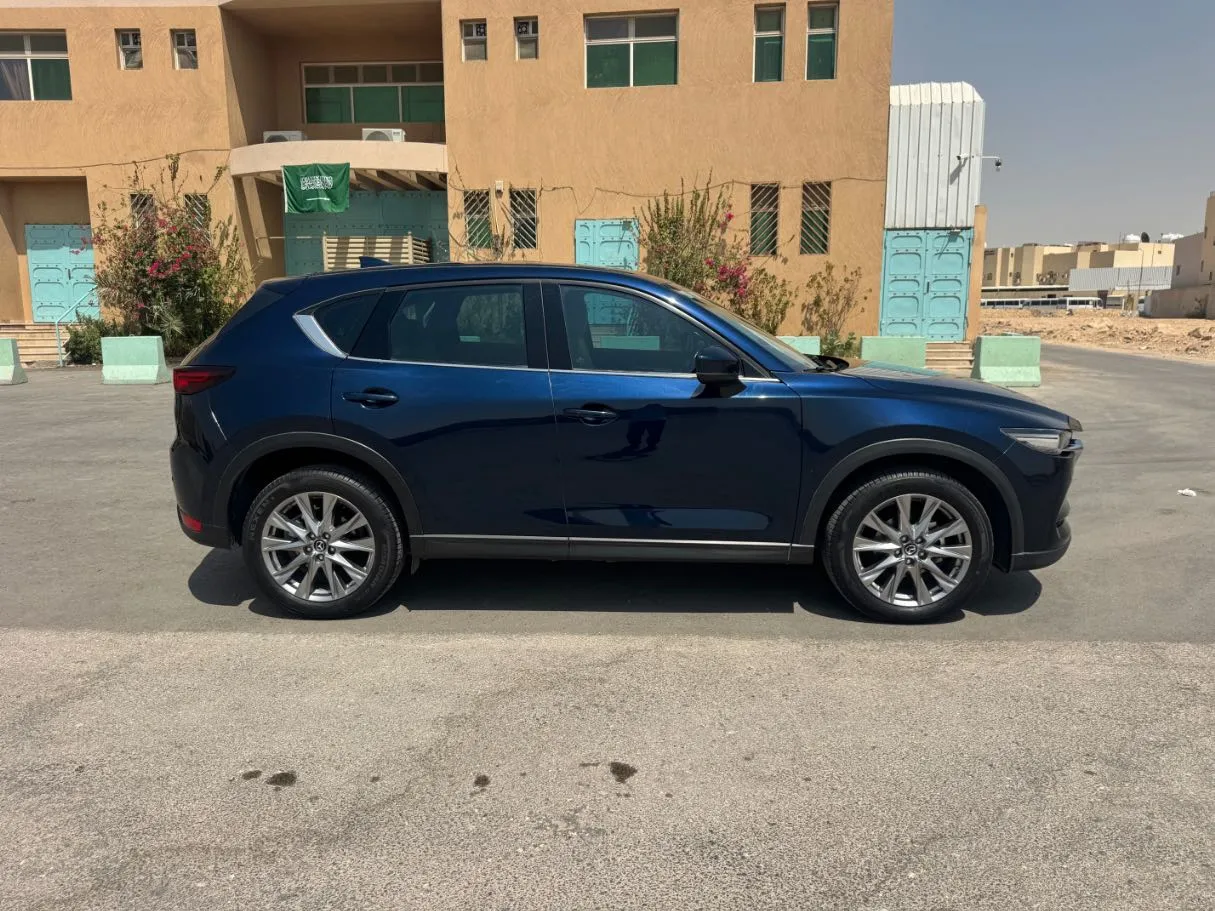 Car image 4