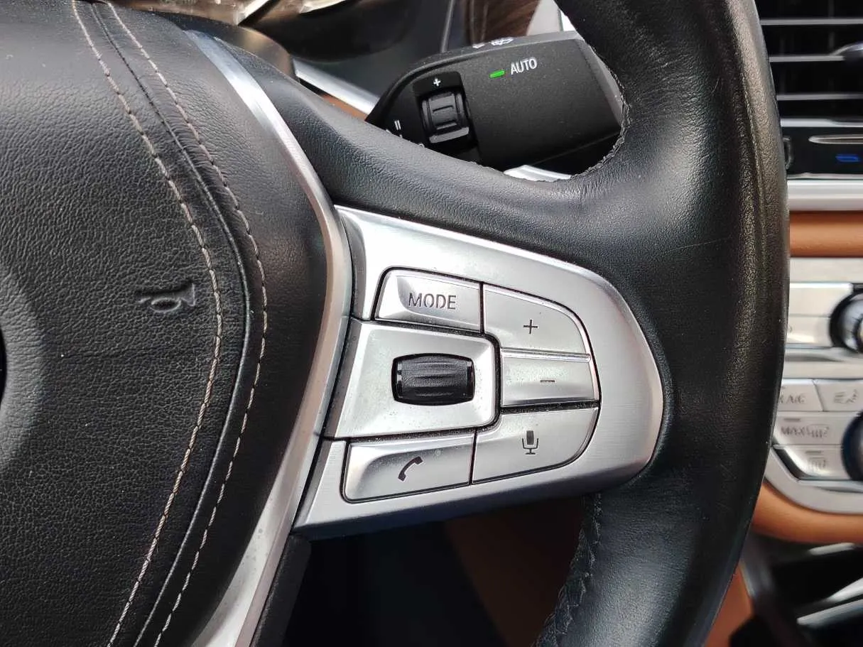 Car image 30