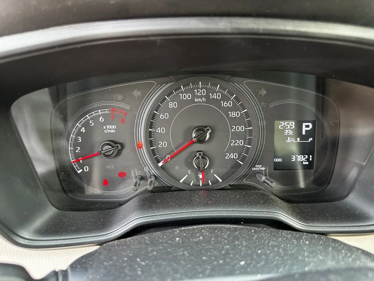 Car image 19