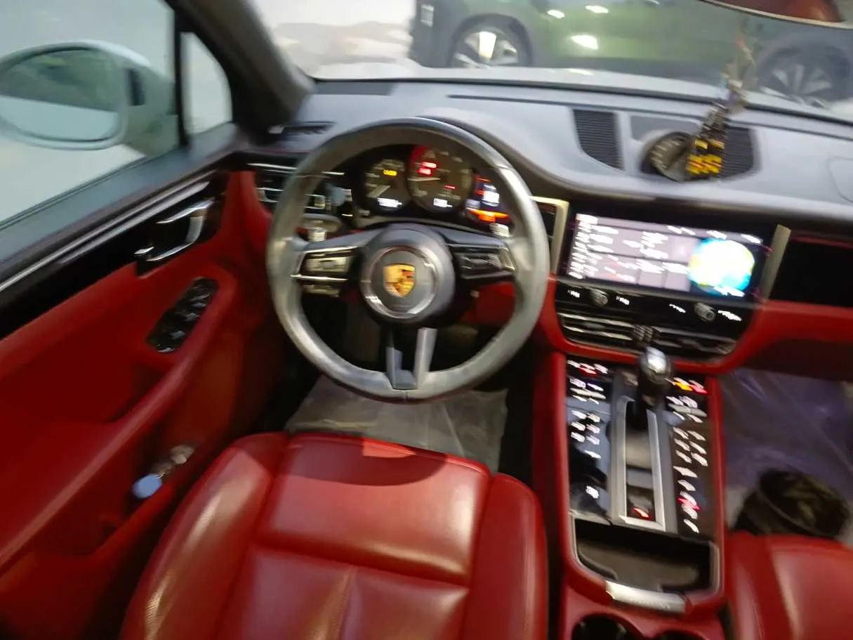 Car image 22