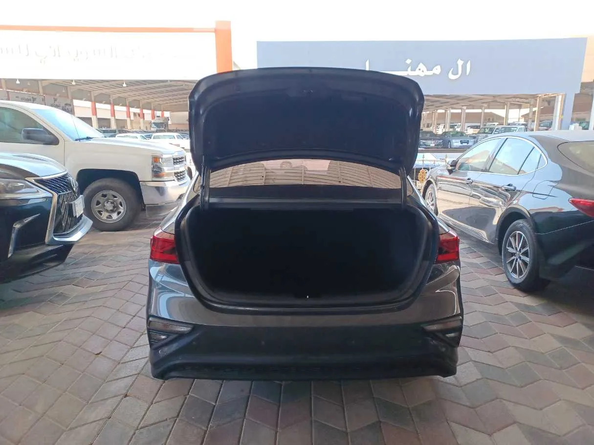 Car image 17