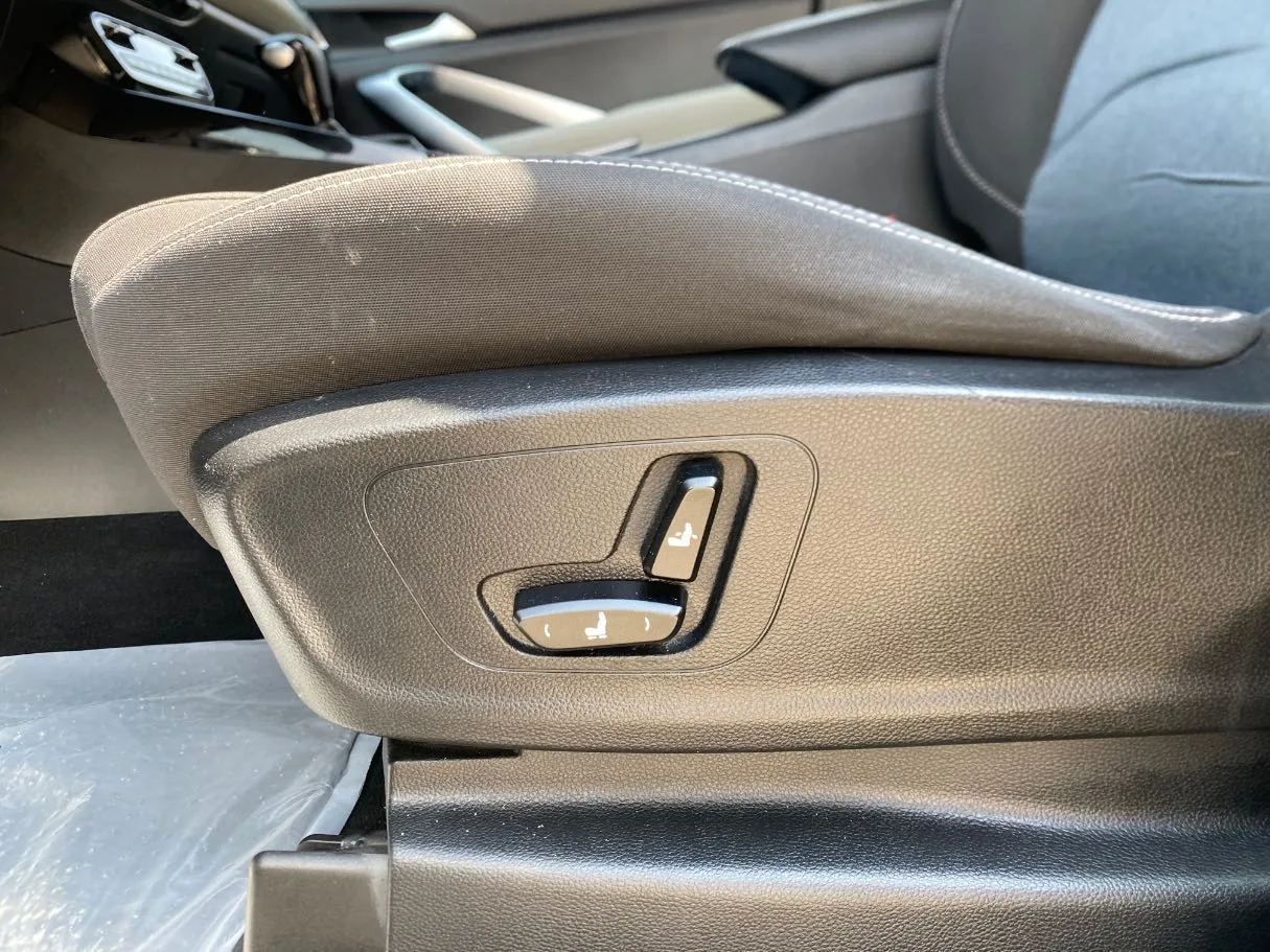 Car image 24