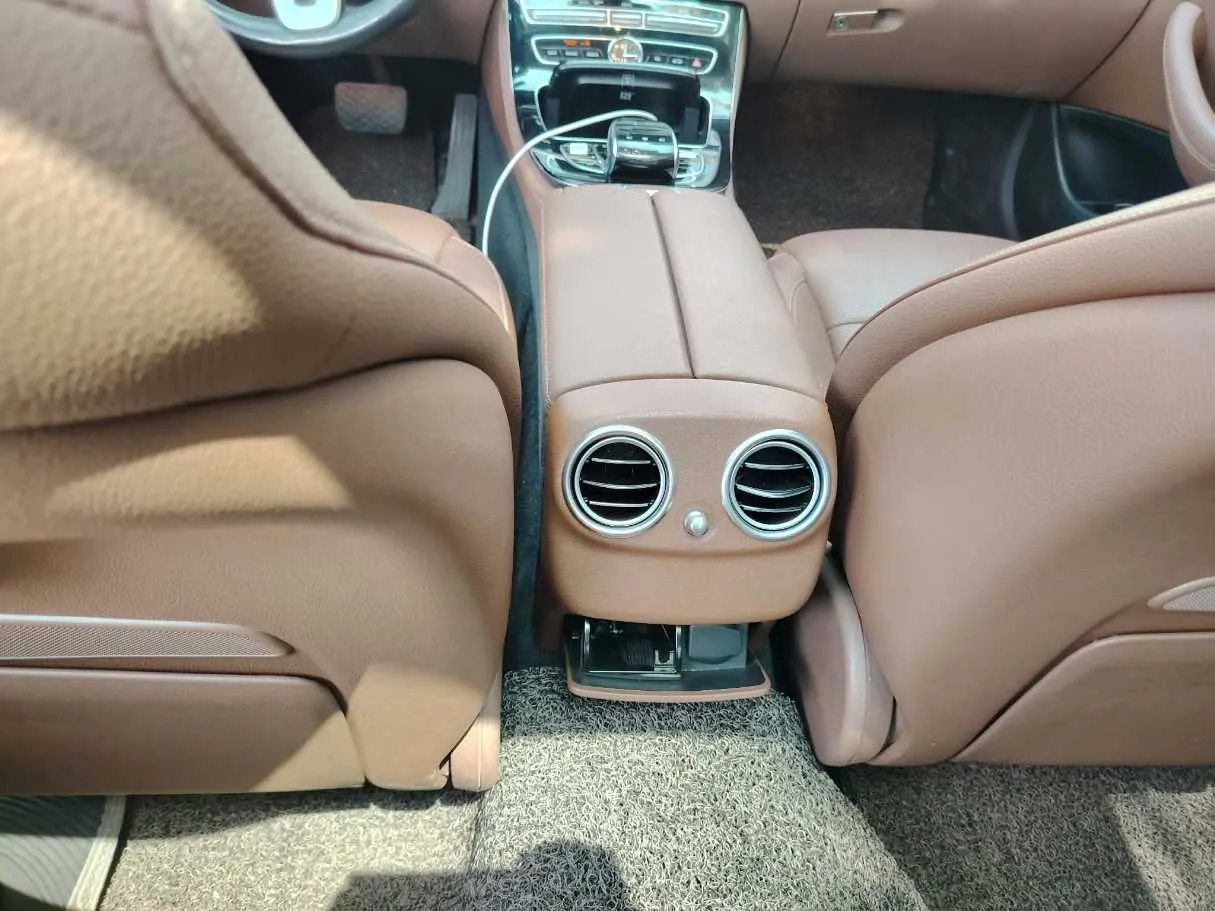 Car image 32