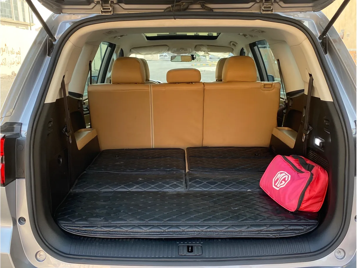 Car image 10