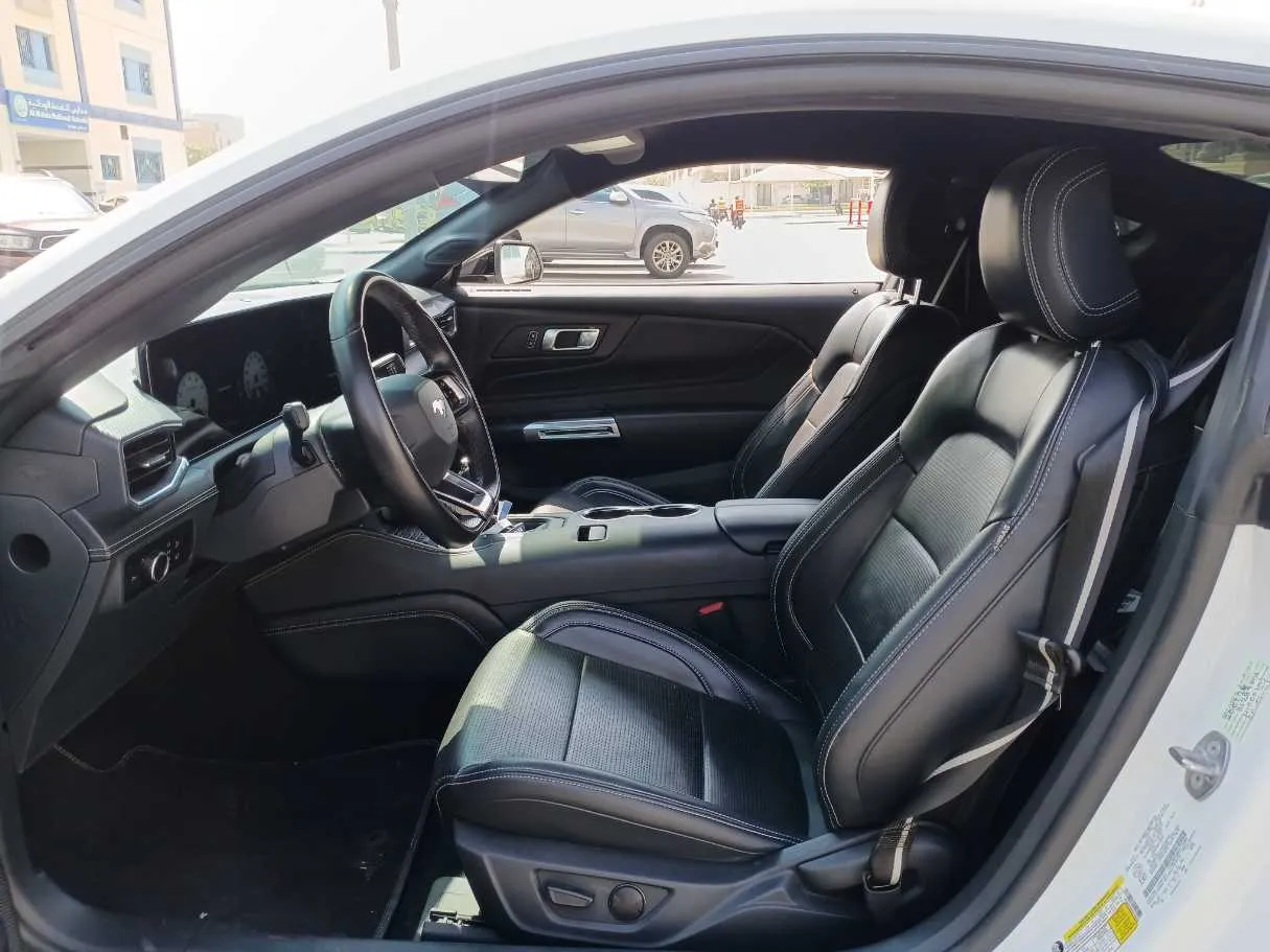Car image 12