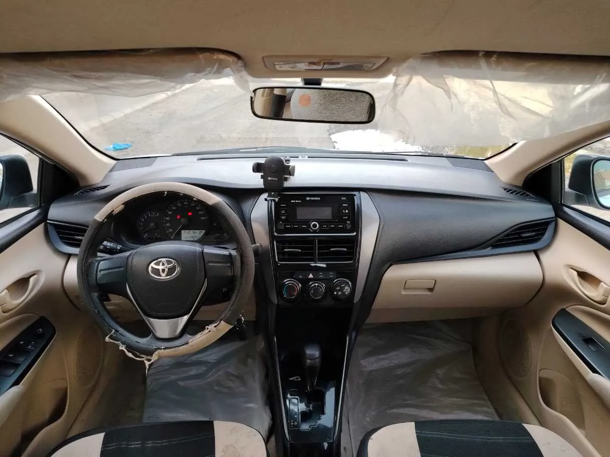 Car image 16