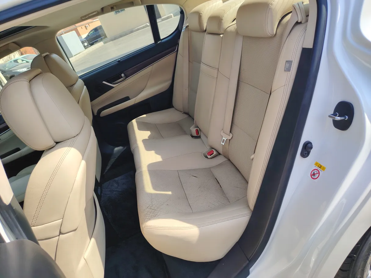 Car image 15