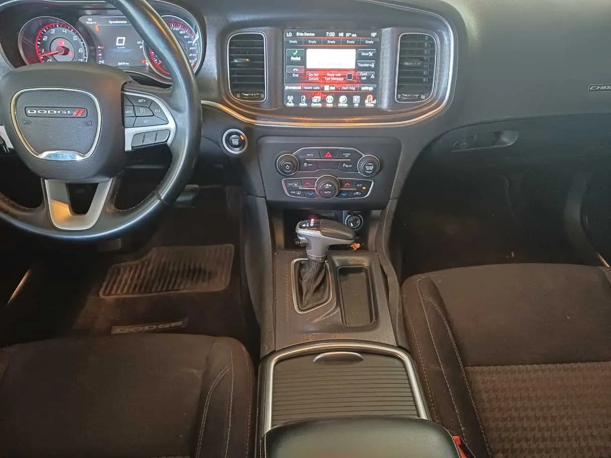 Car image 16