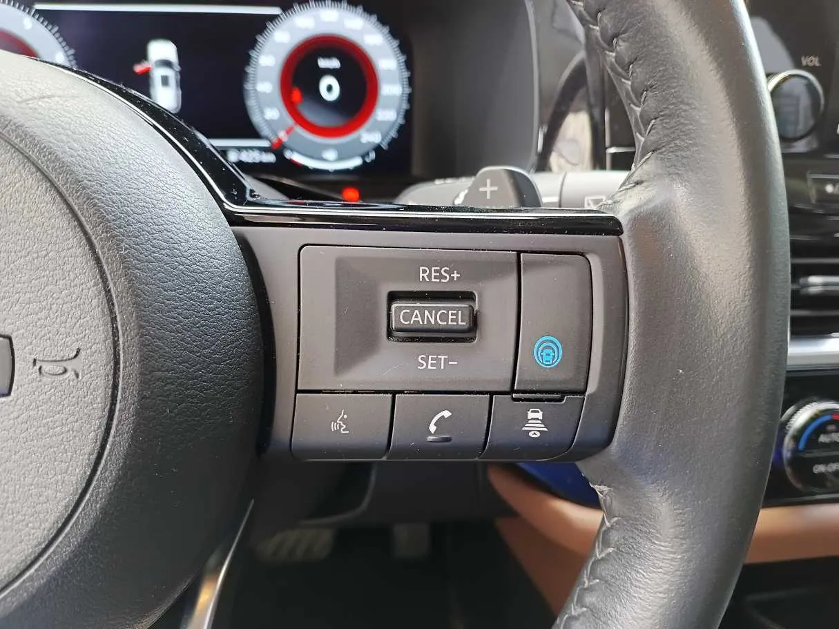 Car image 24