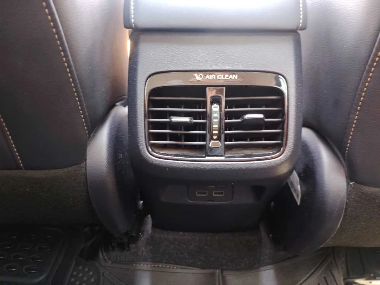 Car image 27