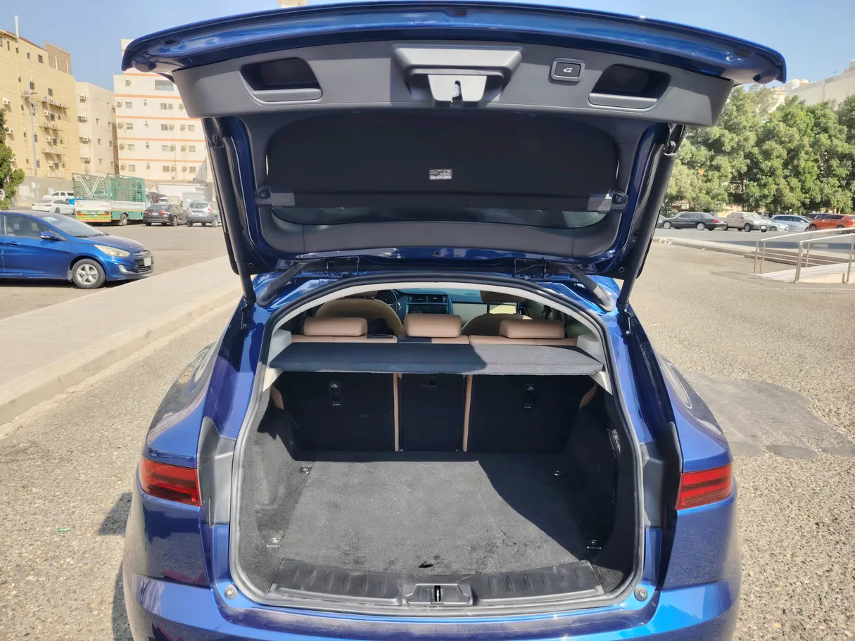 Car image 22