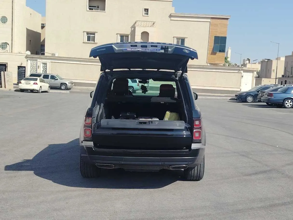 Car image 26