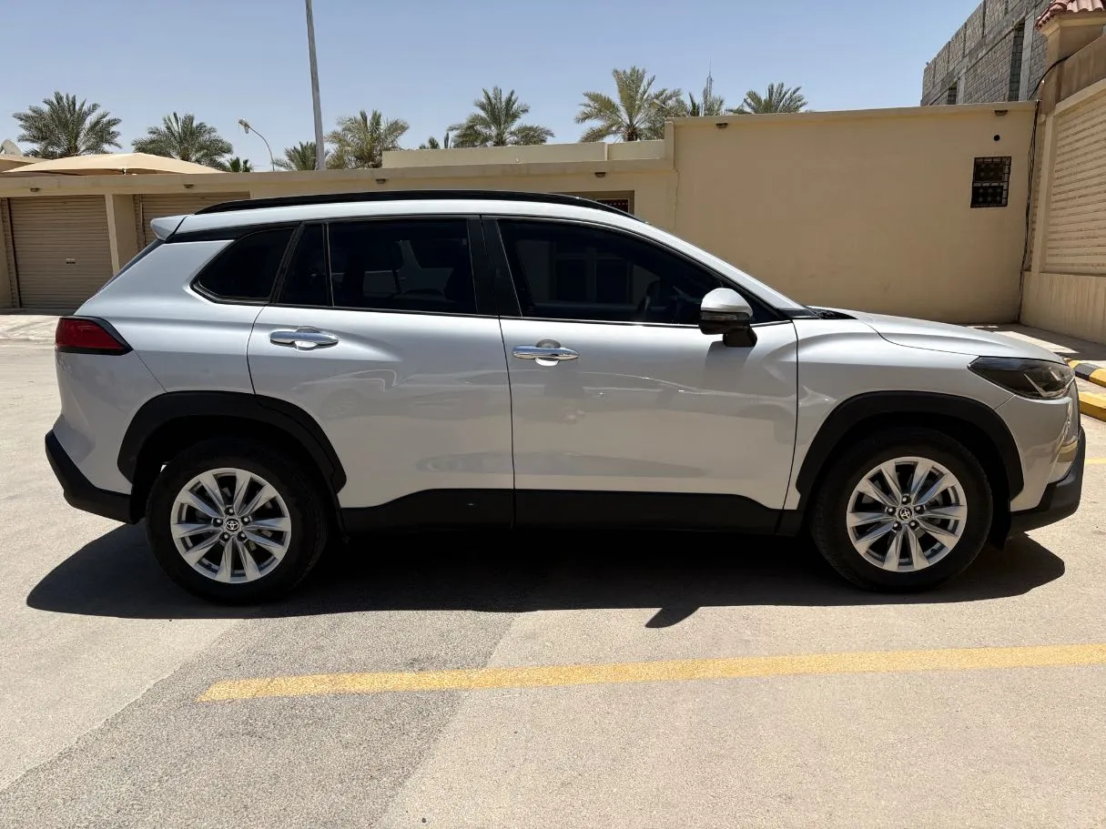 Car image 4