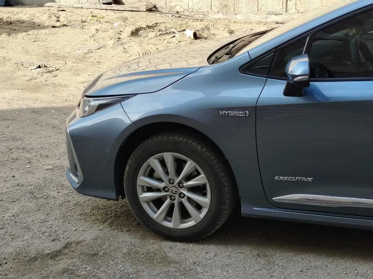 Car image 9