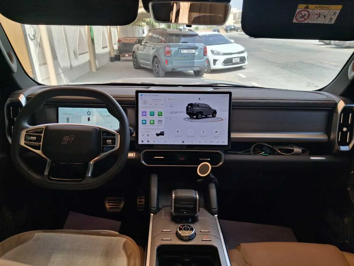 Car image 14