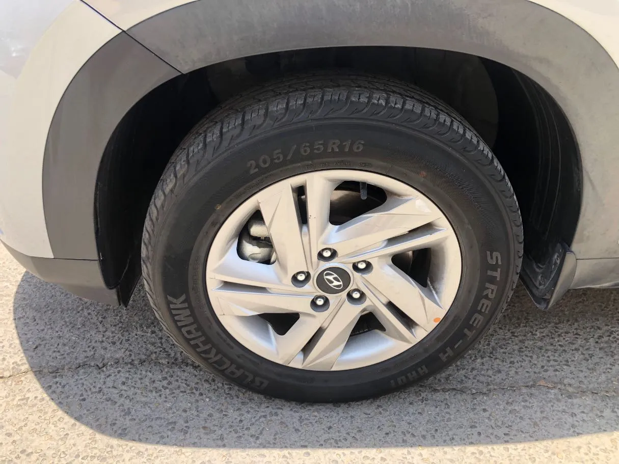 Car image 10